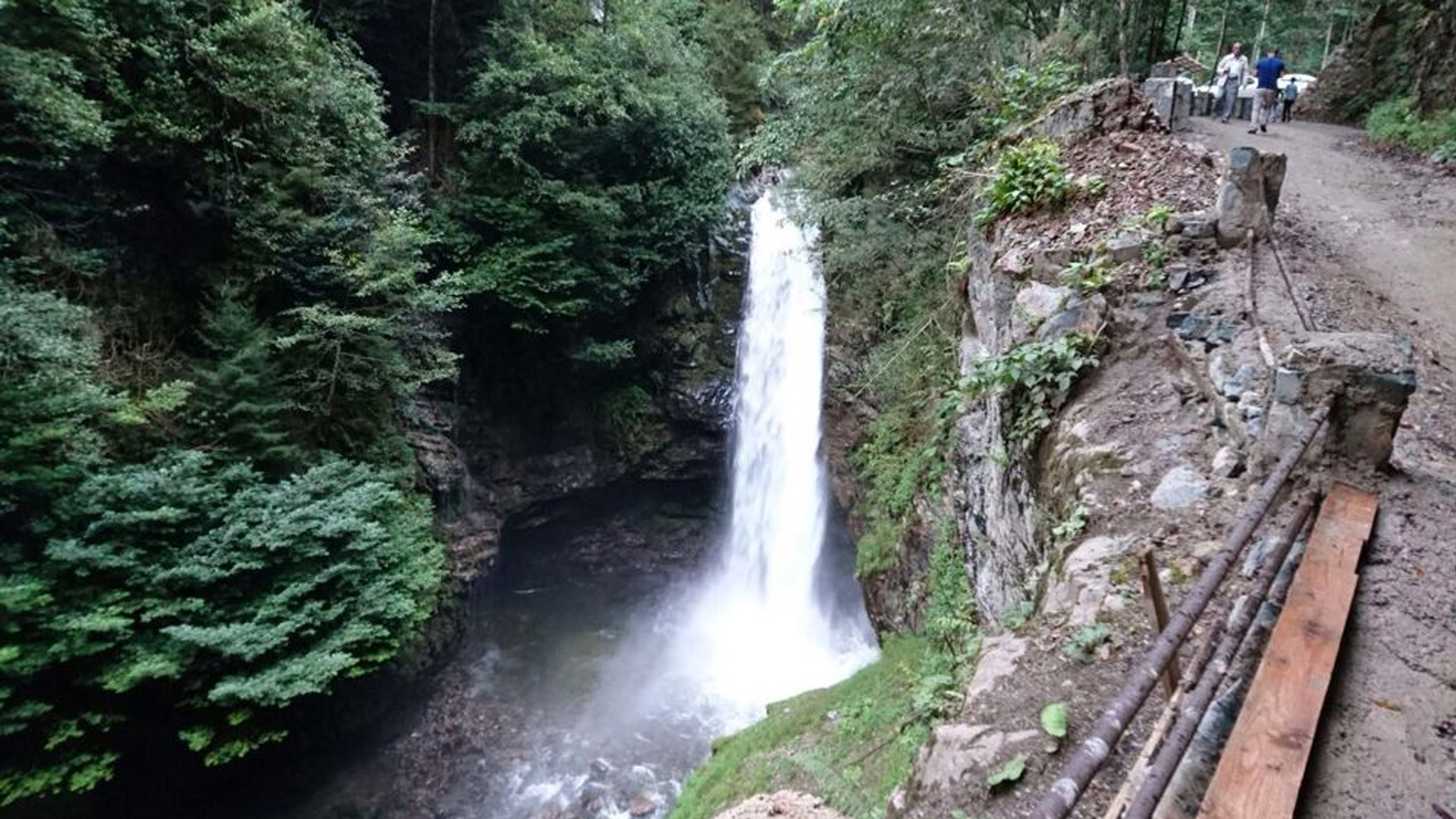 Rize Palovit Şelalesi