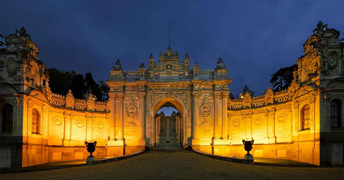 Dolmabahçe Sarayı