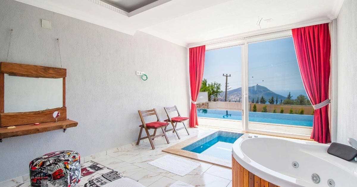 Akbel’de Deniz Manzaralı, Merkeze Yakın, Kapalı ve Isıtmalı Havuzlu, Kiralık Balayı Villası, Kalkan
