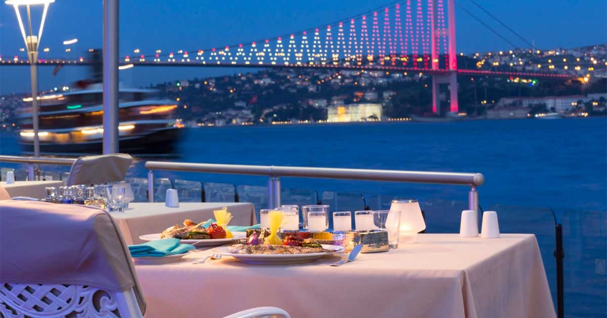 İstanbul'da Romantik Akşam Yemeği için 10 Mekân Önerisi