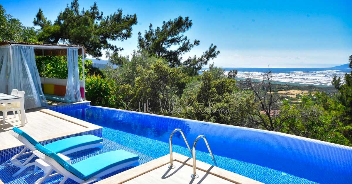 Üzümlü’de, Kapalı ve Isıtmalı Havuzlu Kiralık Villa, Kalkan