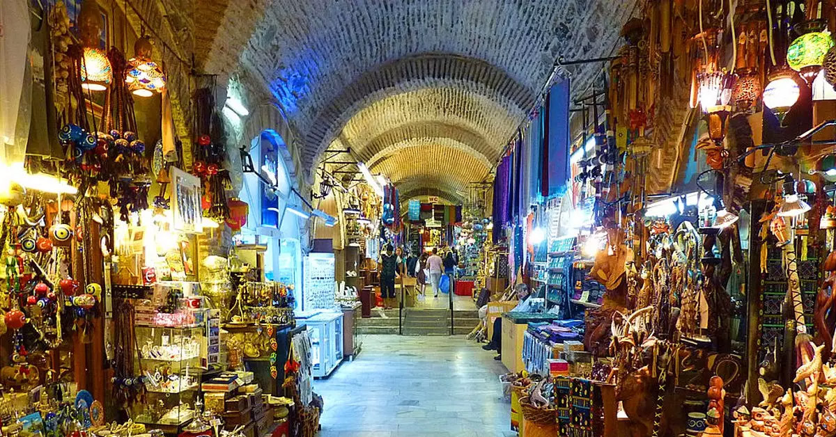 İzmir Tarihi Kemeraltı Çarşısı