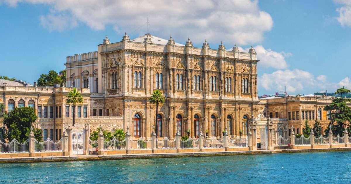 Dolmabahçe Sarayı’nın Tarihi ve Hikayesi