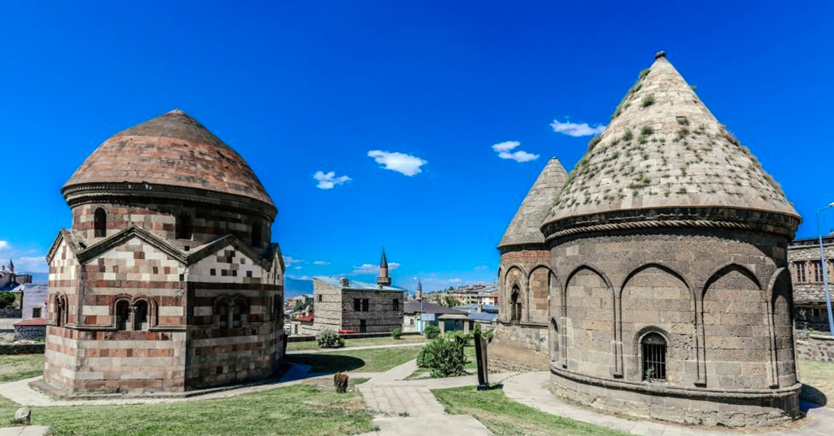 Üç Kümbetler
