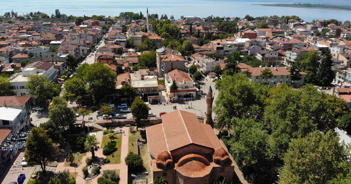 İznik: Tarihi Çinileri ve Göz Alıcı Göl Manzarası