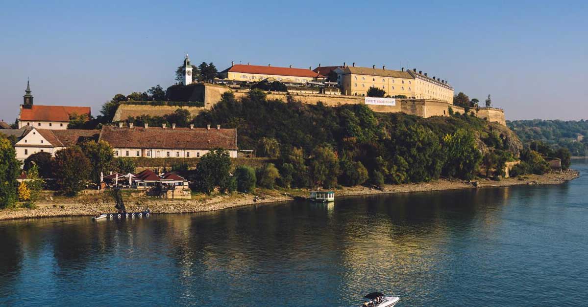 Novi Sad ve Petrovaradin Kalesi: Kültürün Kalbi