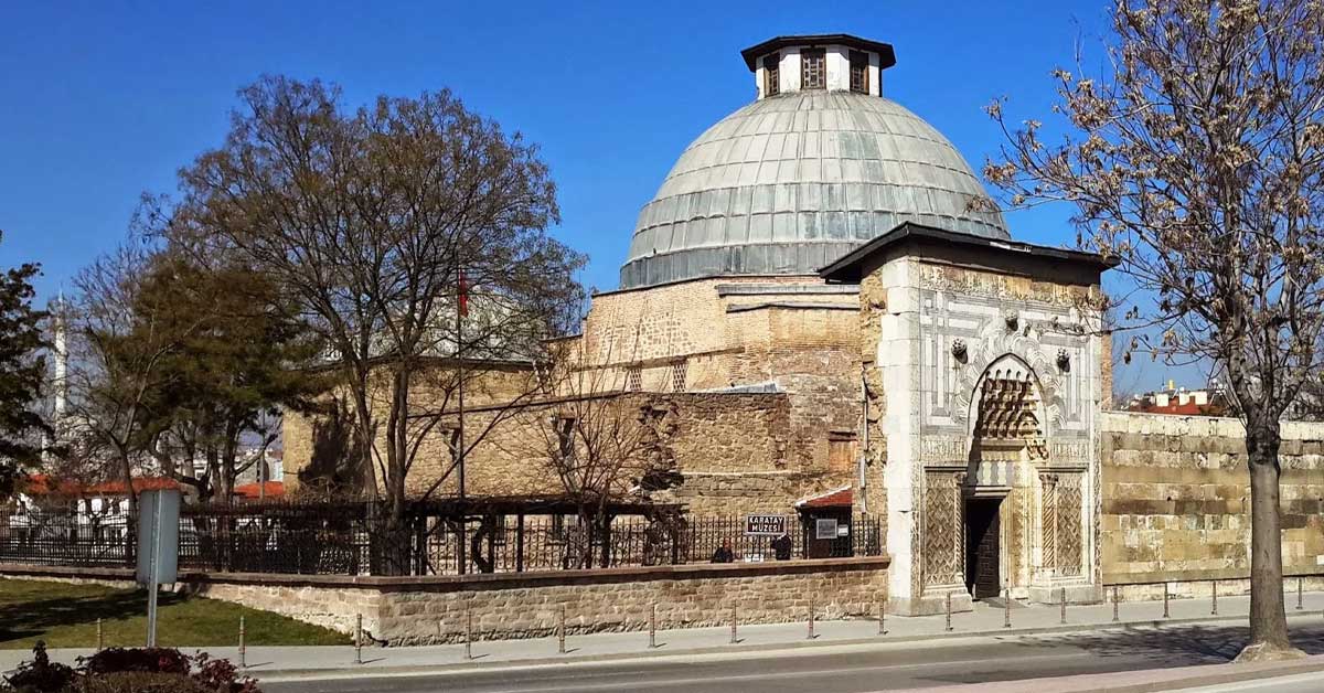 Karatay Medresesi: Seramik ve Çini Sanatının İncisi