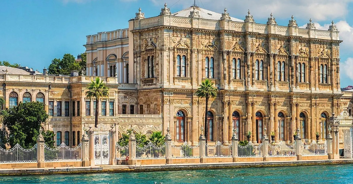 Dolmabahçe Sarayı: İhtişam ve Sanatın Buluşma Noktası