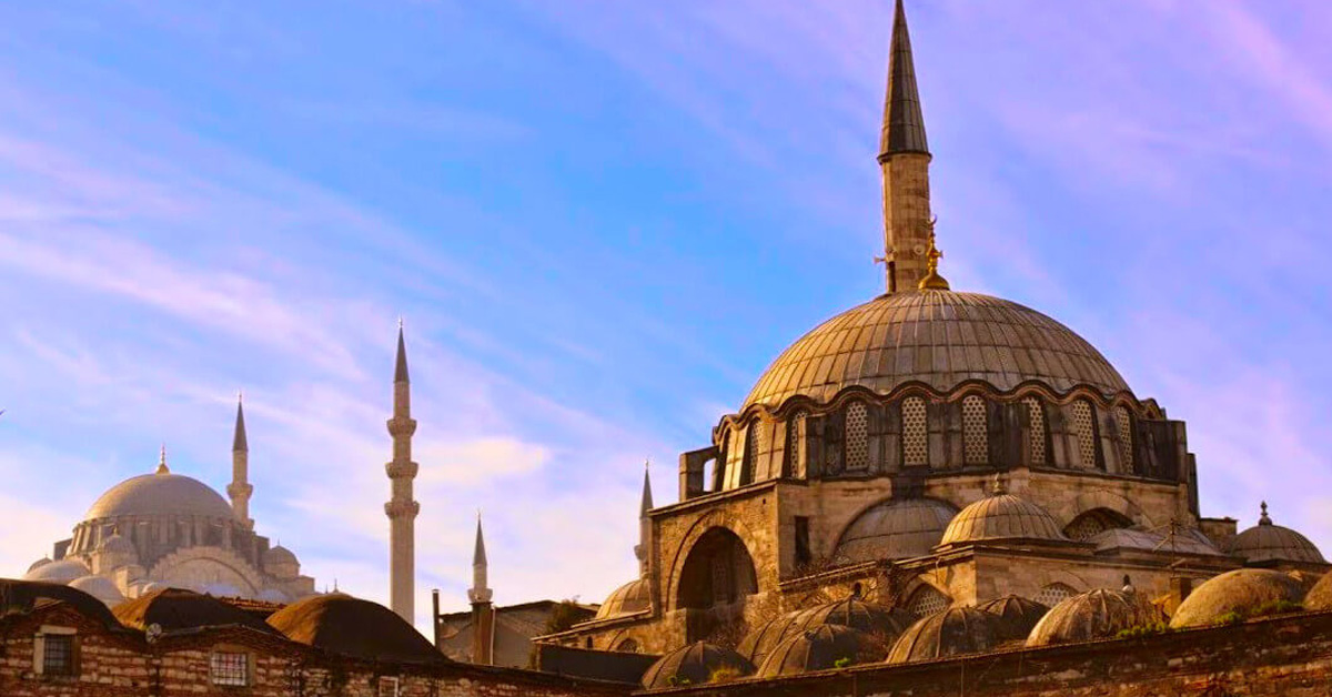 Rüstem Paşa Camii: Çini Sanatının Başyapıtı