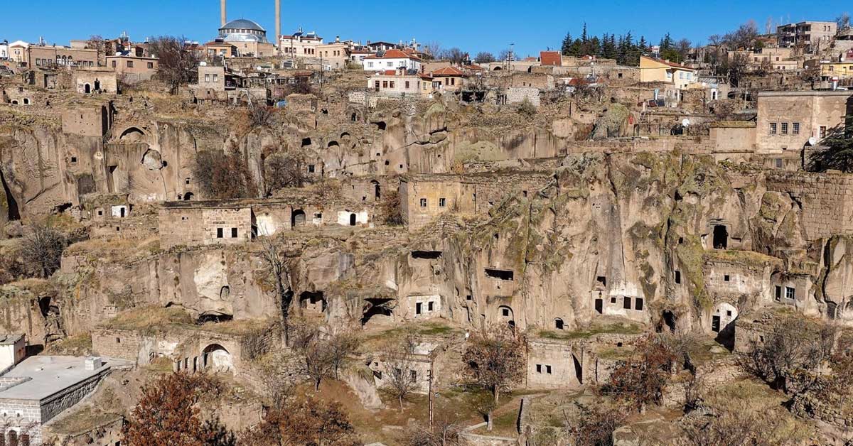 Güzelyurt: Tarih ve Doğanın İç İçe Geçtiği Köşe
