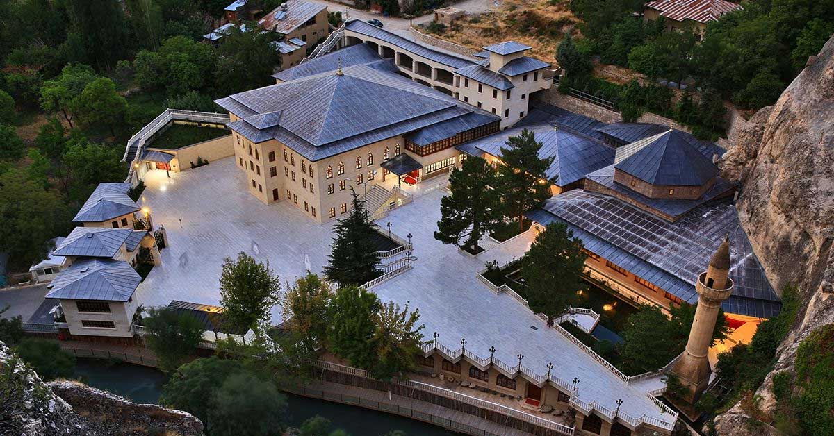 Somuncu Baba Türbesi ve Külliyesi: Mistik Bir Yolculuk
