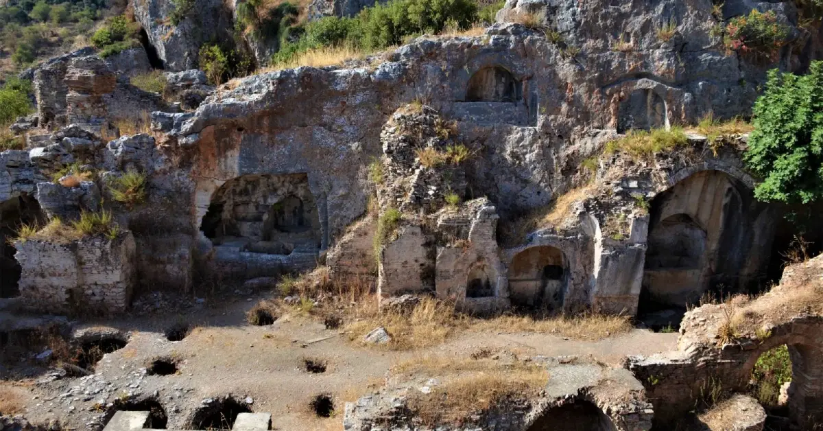 Yedi Uyurlar Mağarası