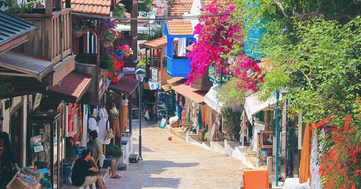 Uzun Çarşı ve Kral Mezarlar