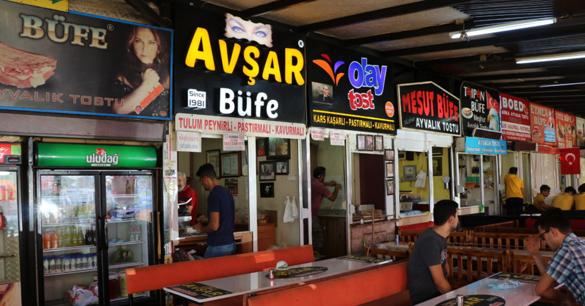 Meşhur Ayvalık Tostçular Çarşısı