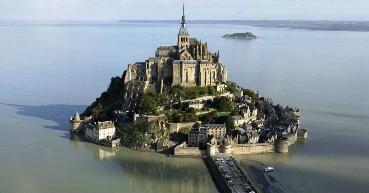 Mont Saint Michel Adası