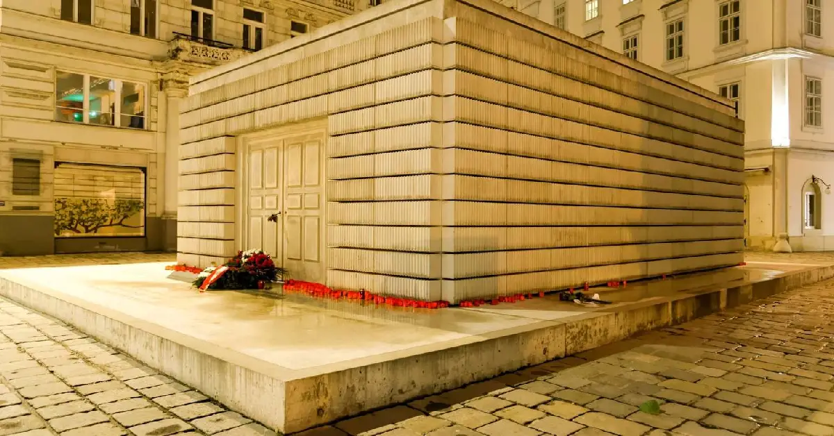 Judenplatz Holocaust Anıtı 