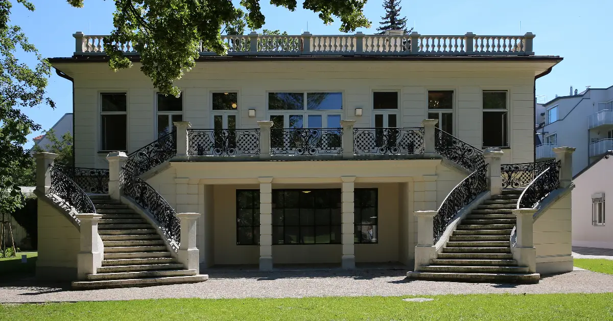 Klimt Villa