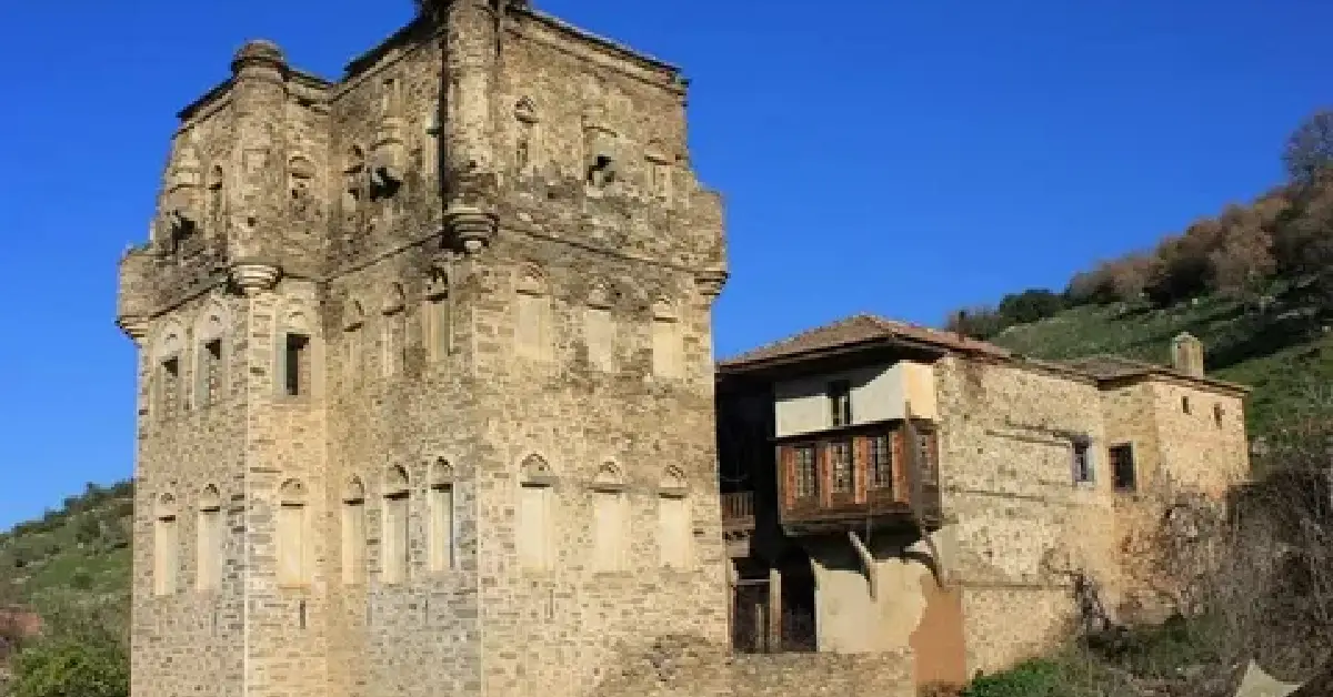 Arpaz Kalesi ve Arpaz Beyler Konağı