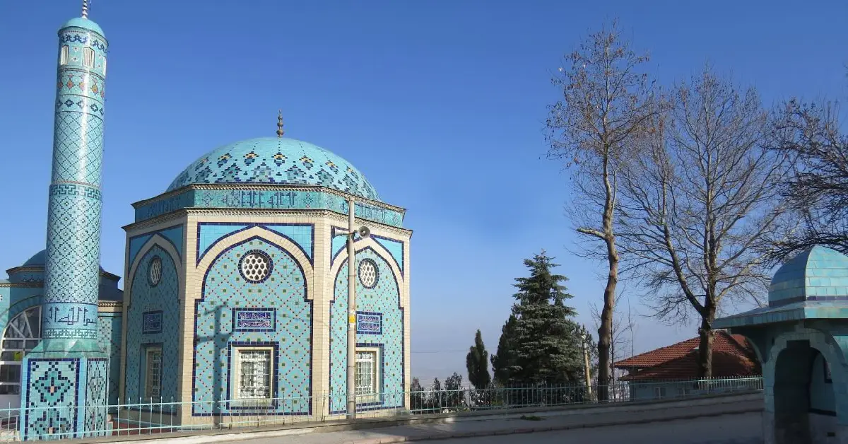 Çinilli Camii
