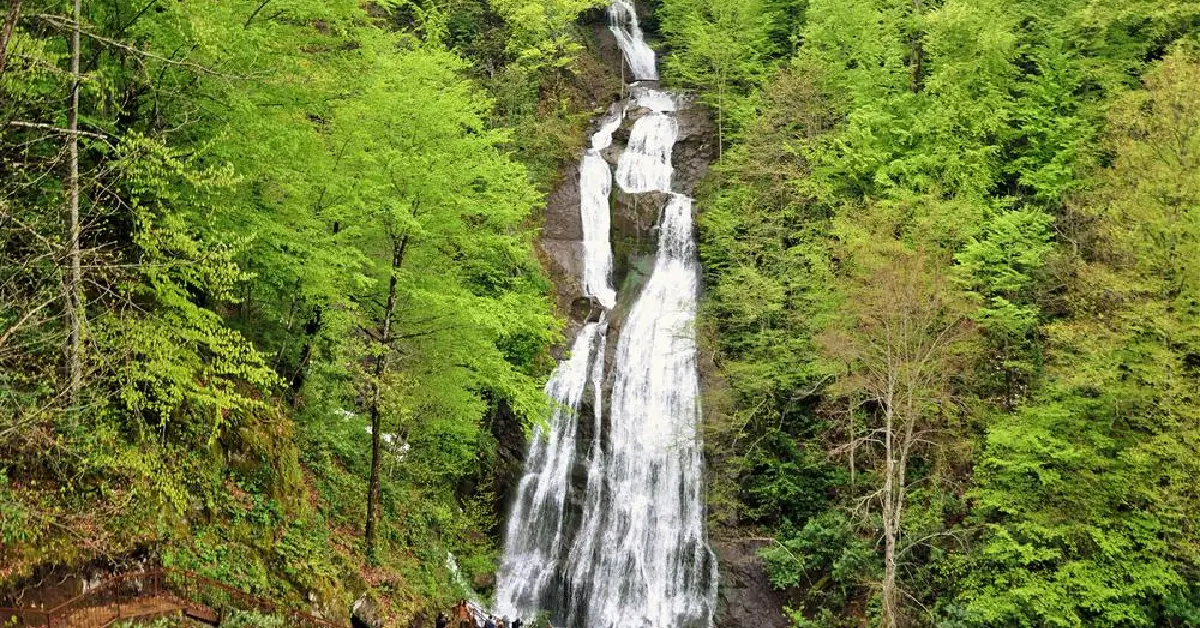 Güzeldere Şelalesi Tabiat Parkı