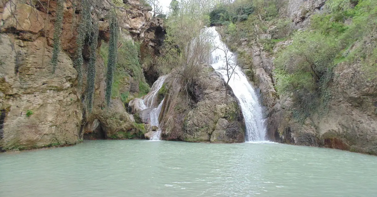 Hotnishki Şelalesi