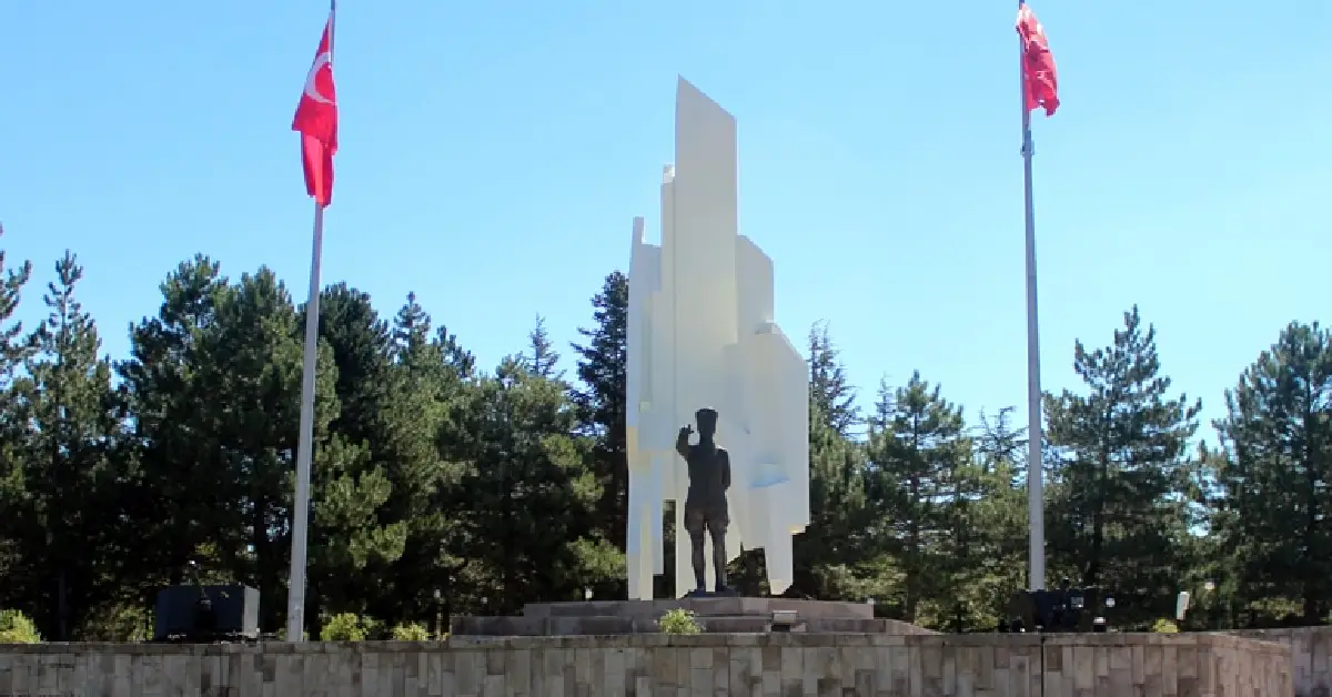 İlk Şehit Anıtı