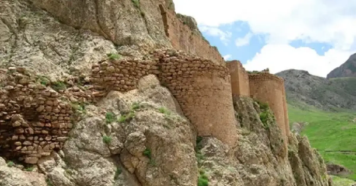 Karlıca Kalesi (Şoşik Kalesi)