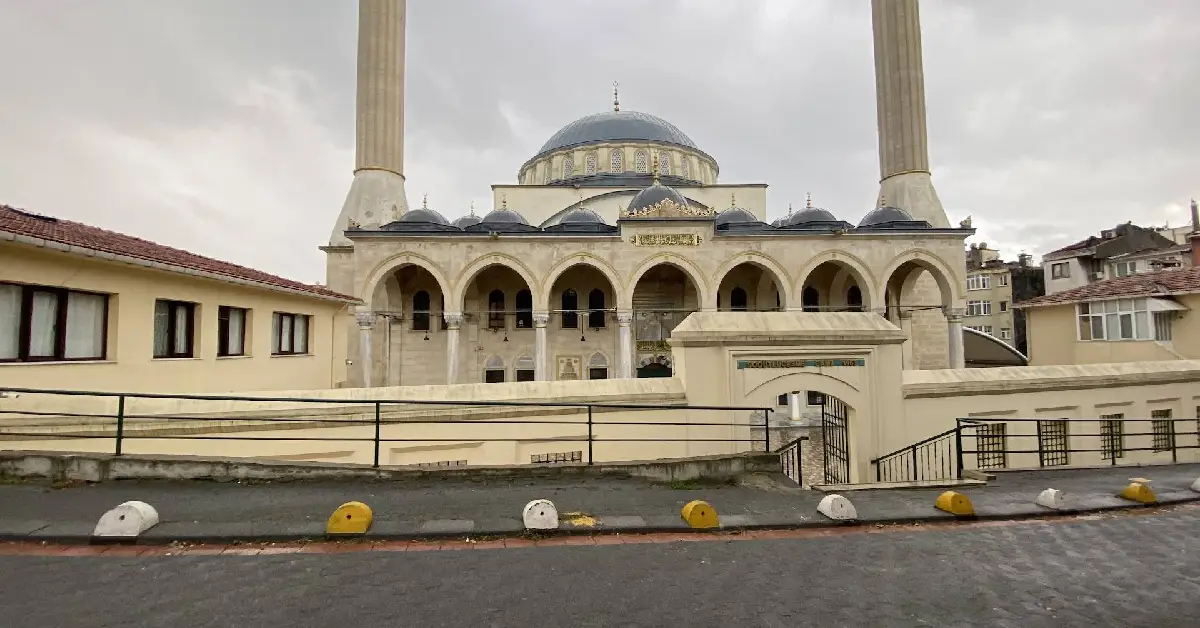 Söğütlü Çeşme Camii