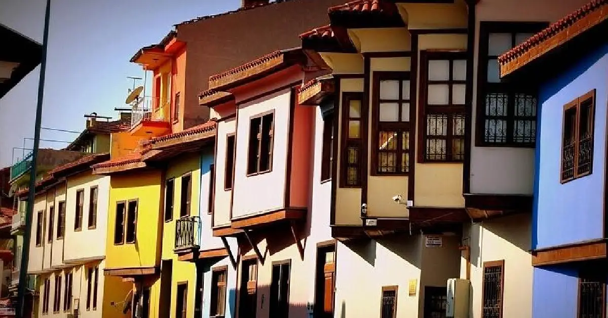 Tarihi Uşak Evleri