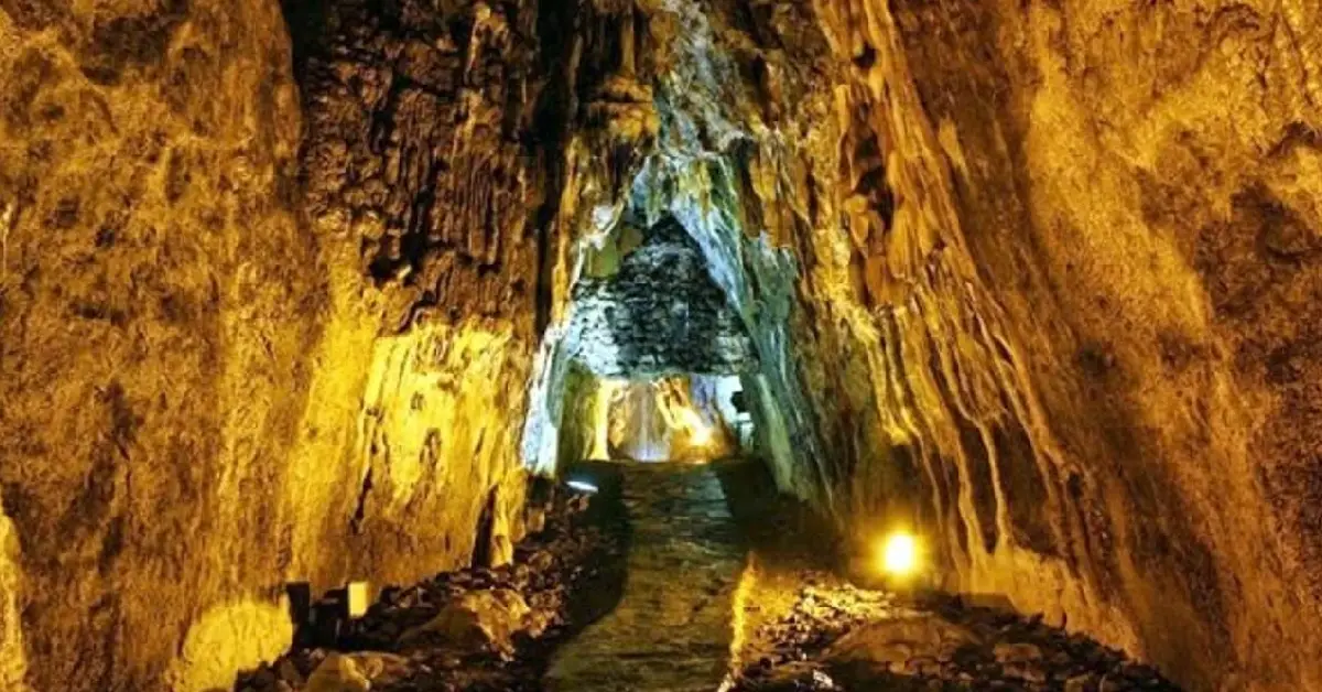 İnaltı Mağarası