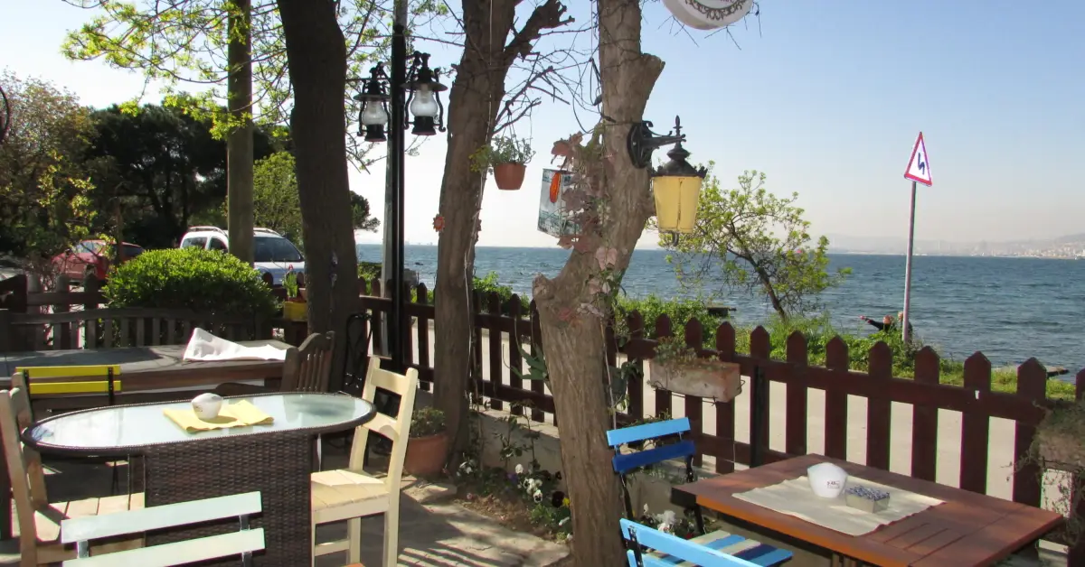 Adriano Antik Cafe
