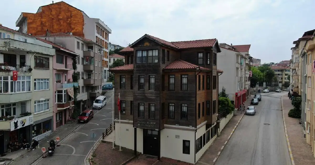 Bekir Özkök Kültür Evi