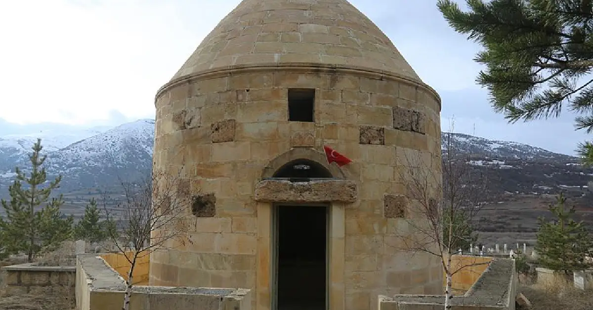 Dede Korkut Türbesi