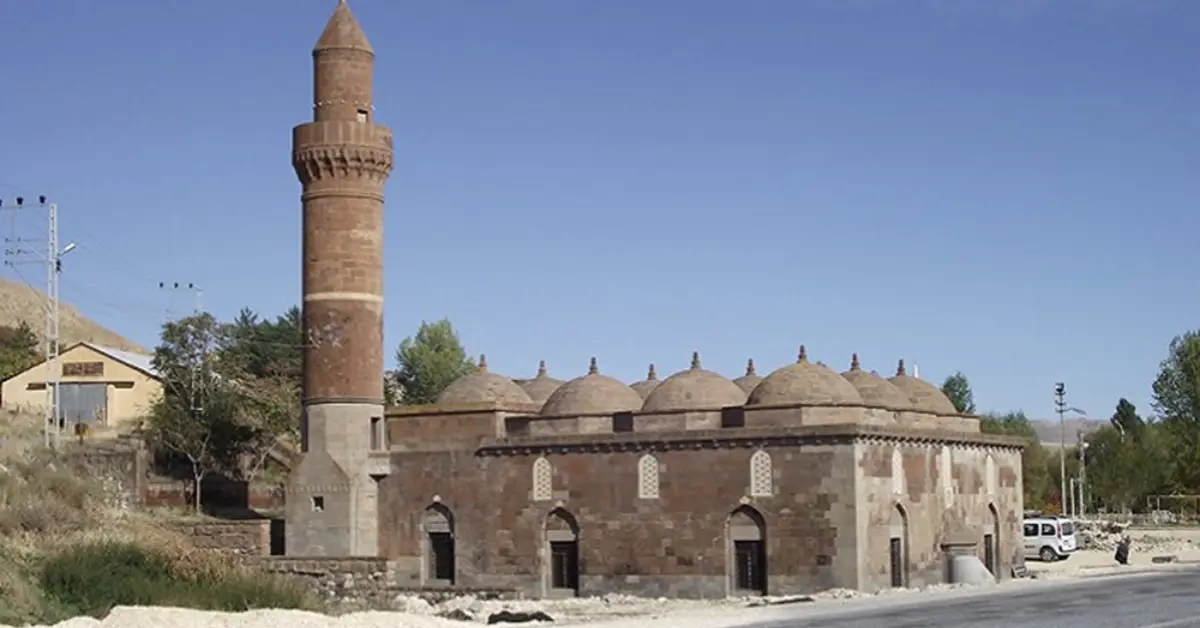 Gökmeydan Camii