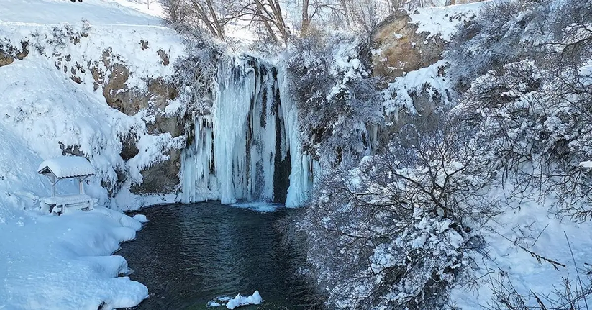 Sırakayalar Şelalesi