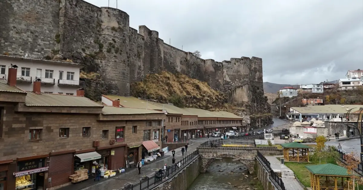 Tarihi Bitlis Çarşısı
