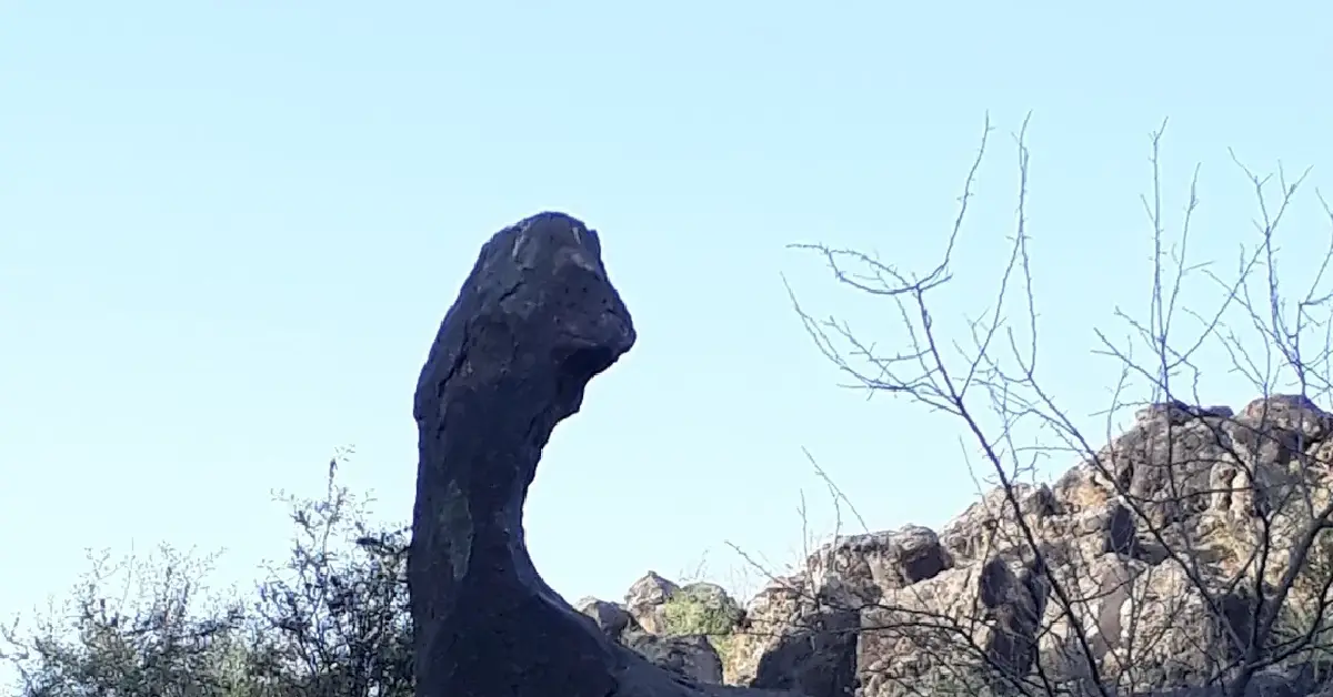 Dinazor Tepesi