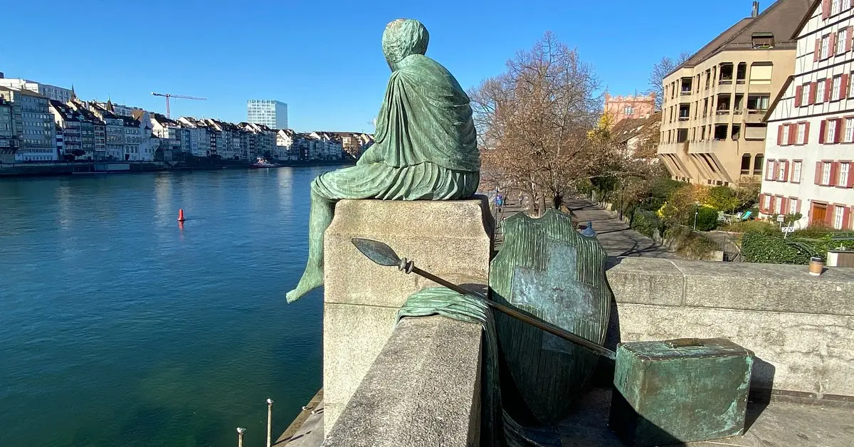 Helvetia auf Reisen Statue