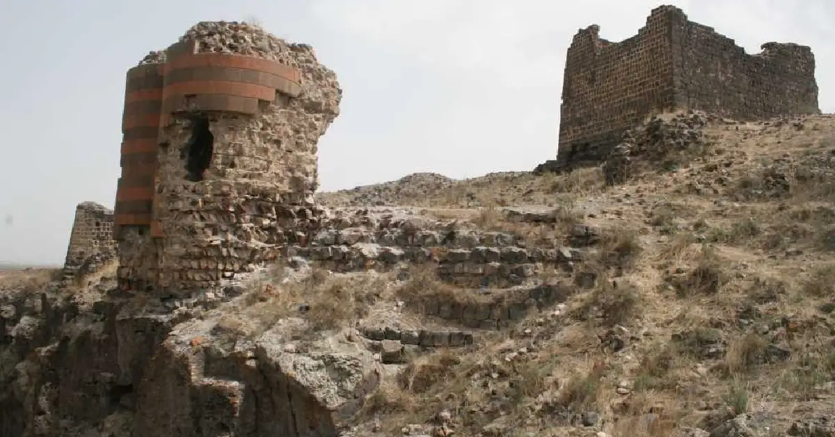 Karakale Harabesi ve Hanı