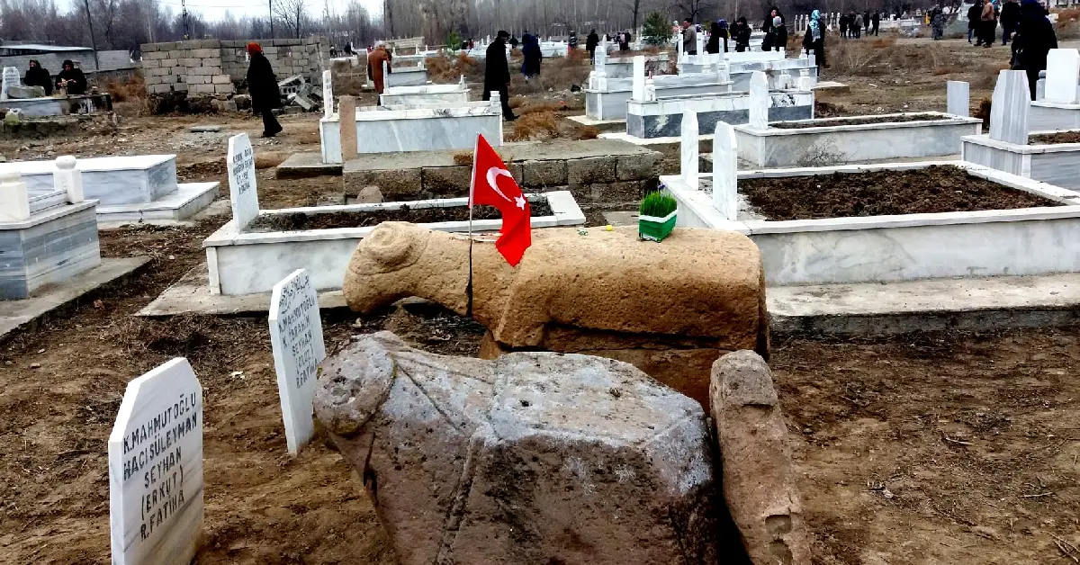 Koç Başlı Mezar