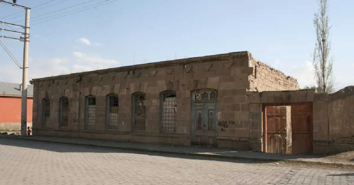Taş Bina