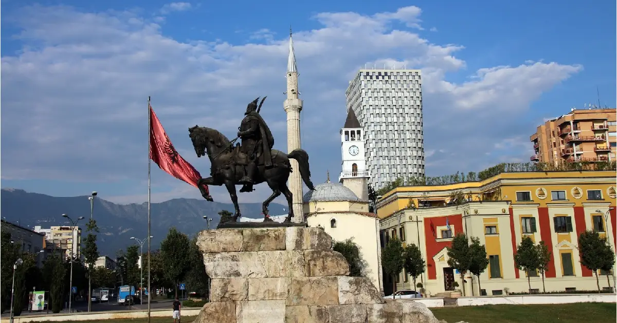 Tiran Gezilecek Yerler