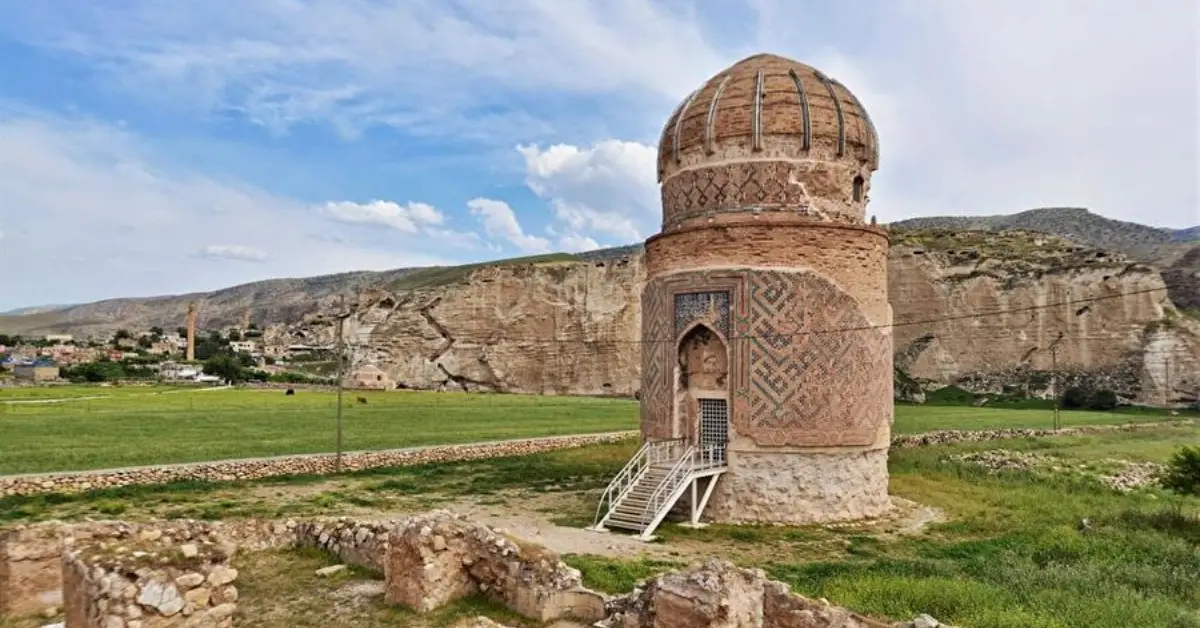 Zeynel Bey Türbesi