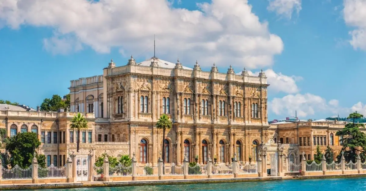 Dolmabahçe Sarayı