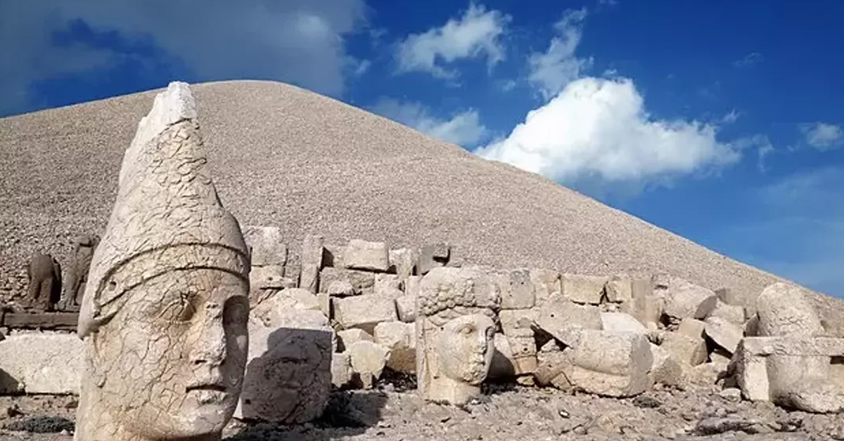 Nemrut Dağı: Tanrıların Tahtı