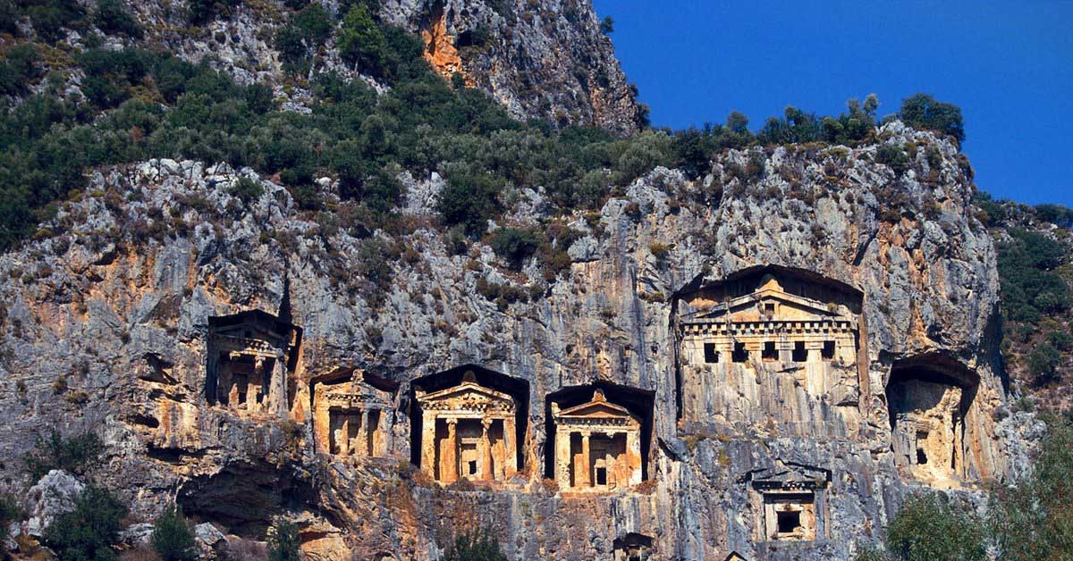Kral Kaya Mezarları: Antik Dönemin Gizemli Mirası