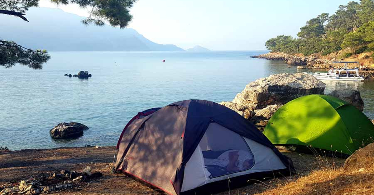 Kille Koyu'nda Konaklama Seçenekleri: Kamp Alanlarından Butik Otellere