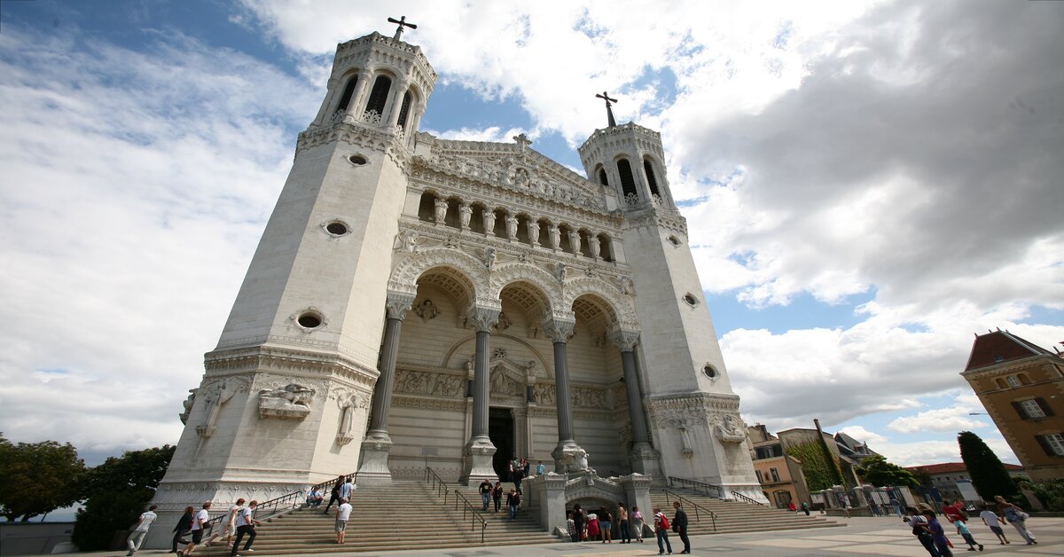 Fourvière Tepesi ve Notre-Dame de Fourvière Bazilikası