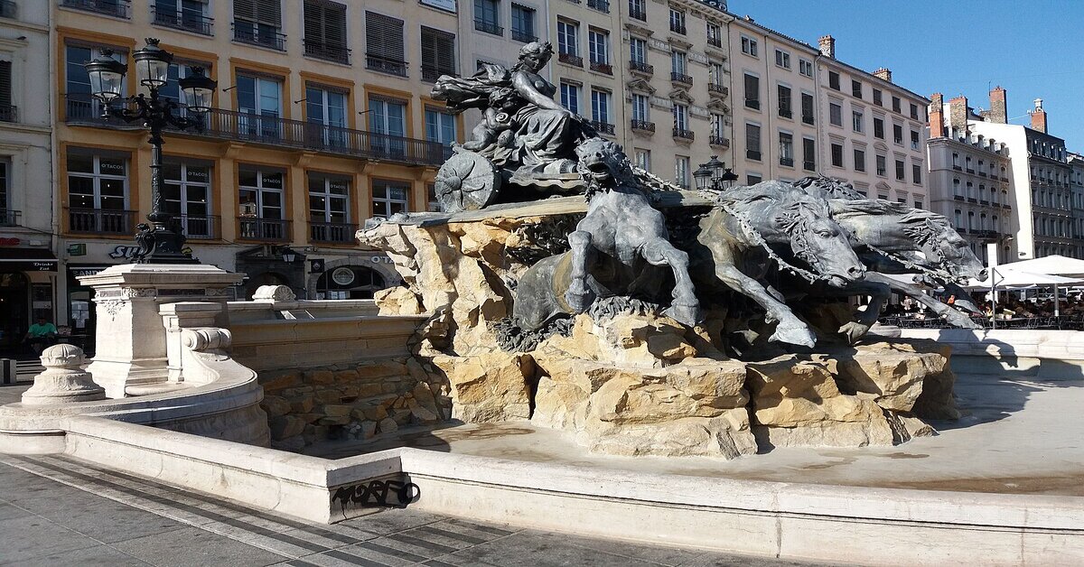 Terreaux Meydanı ve Bartholdi Çeşmesi