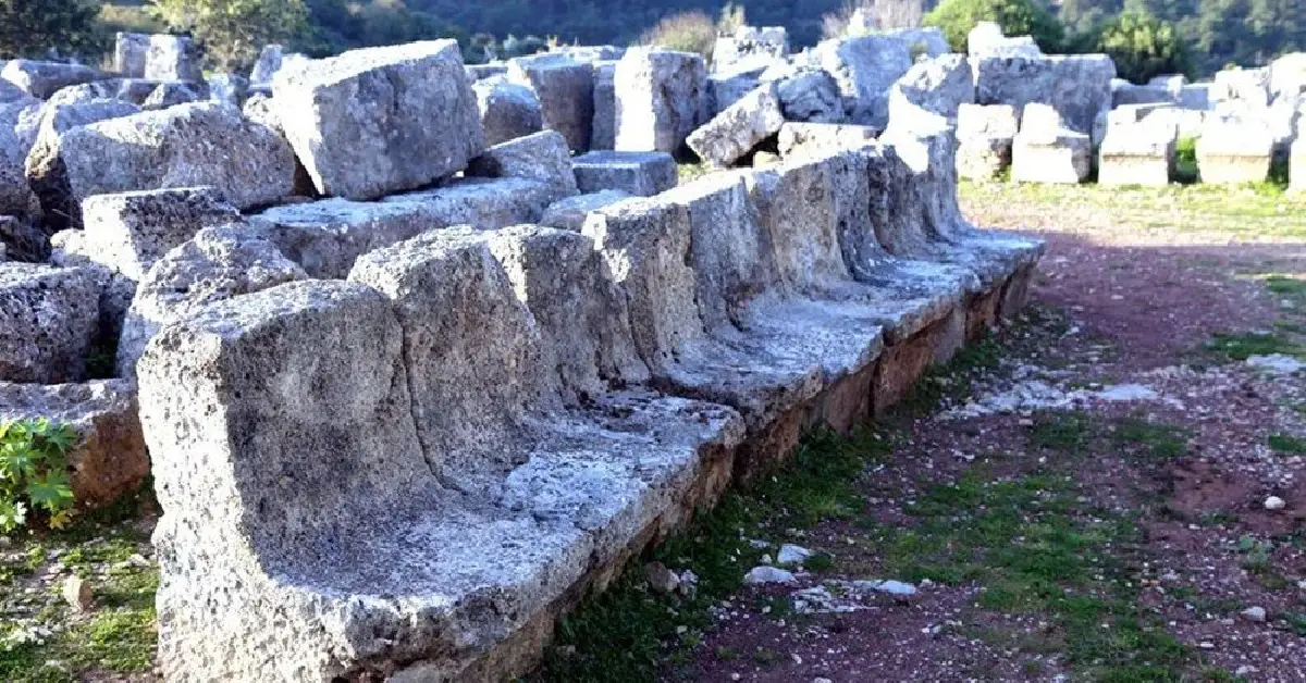 kaunos kral mezarları